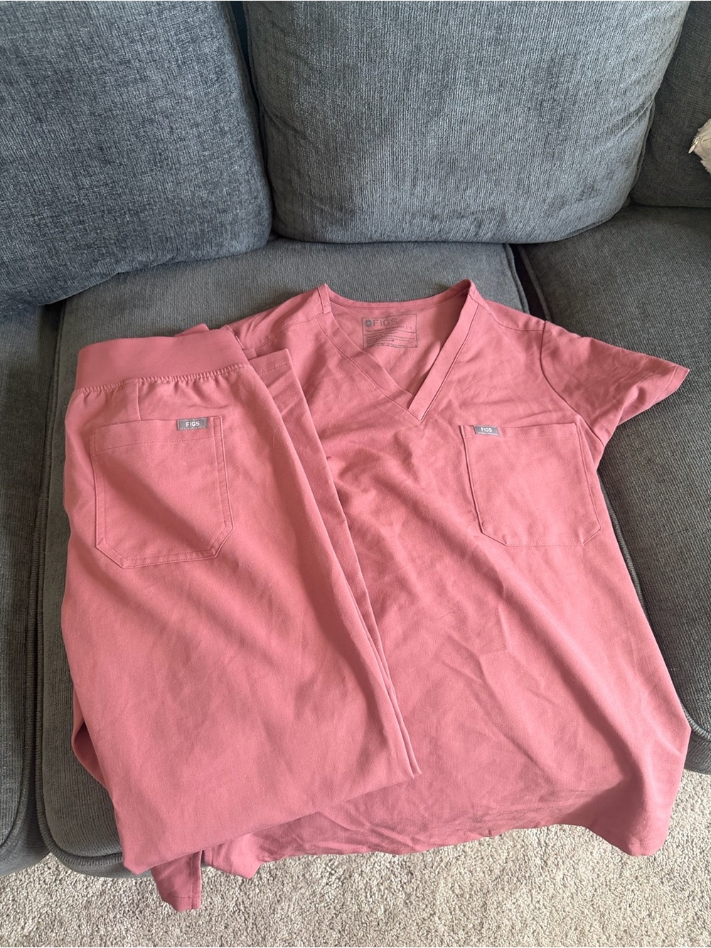 Figs Women's Short Sleeve Scrub Set in Dusty Rose Pink